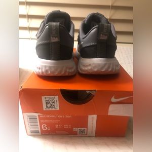 Nike Revolution 5 size 6c (toddler)